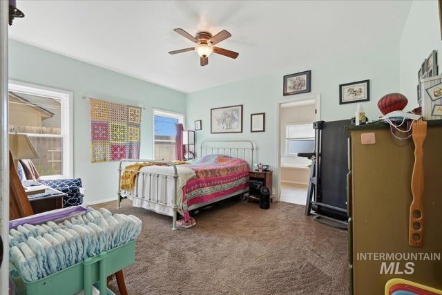 1061 E Hunter Dr, Meridian, ID 83646