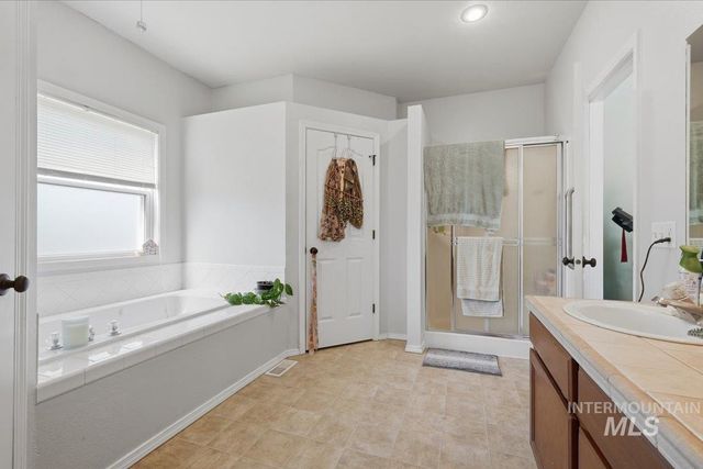 1061 E Hunter Dr, Meridian, ID 83646