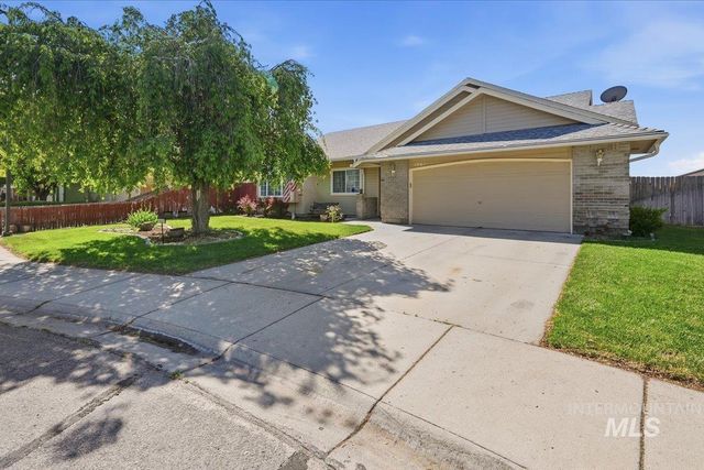 1061 E Hunter Dr, Meridian, ID 83646