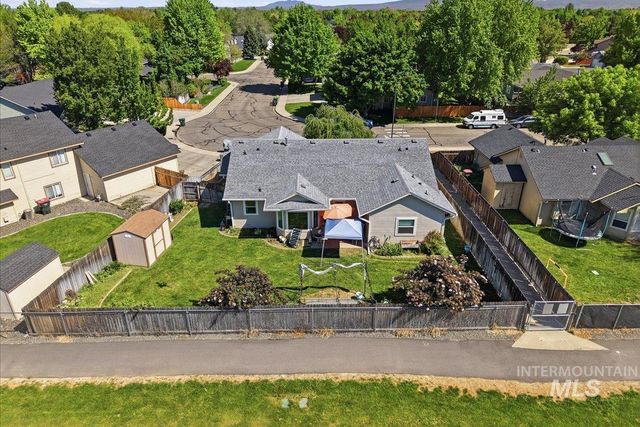 1061 E Hunter Dr, Meridian, ID 83646