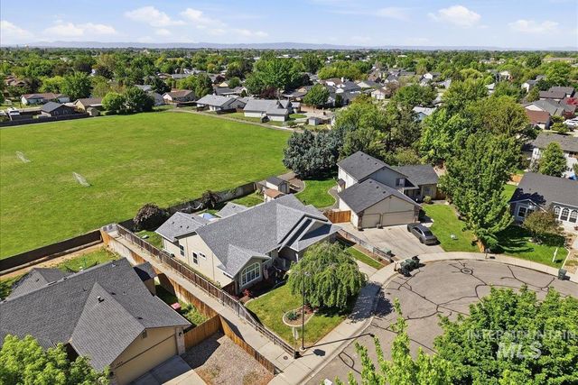 1061 E Hunter Dr, Meridian, ID 83646