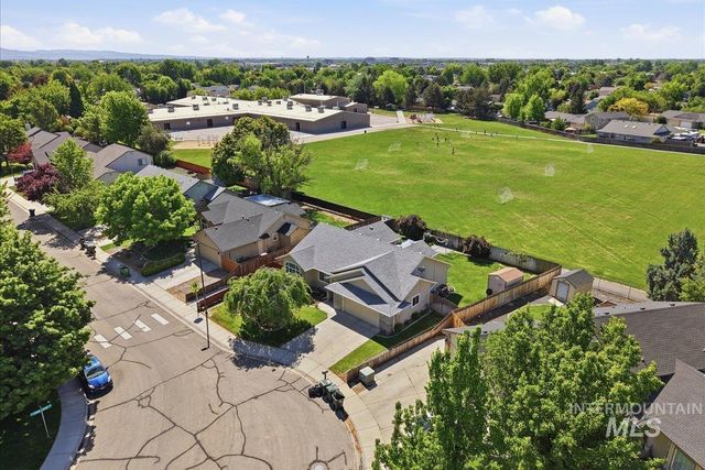1061 E Hunter Dr, Meridian, ID 83646