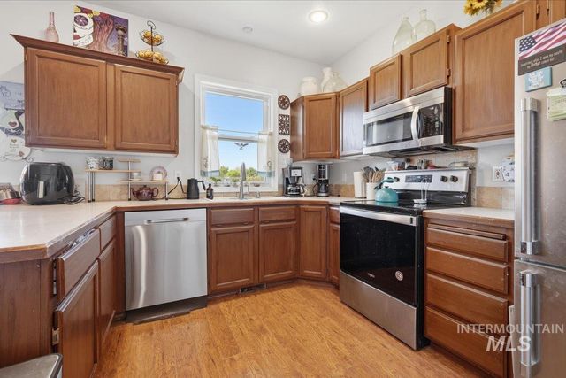 1061 E Hunter Dr, Meridian, ID 83646