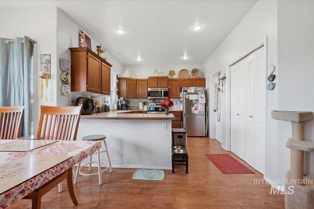 1061 E Hunter Dr, Meridian, ID 83646