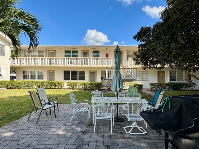 148 Bedford F, West Palm Beach, FL 33417