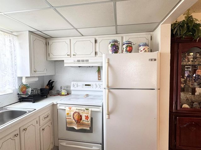 148 Bedford F, West Palm Beach, FL 33417
