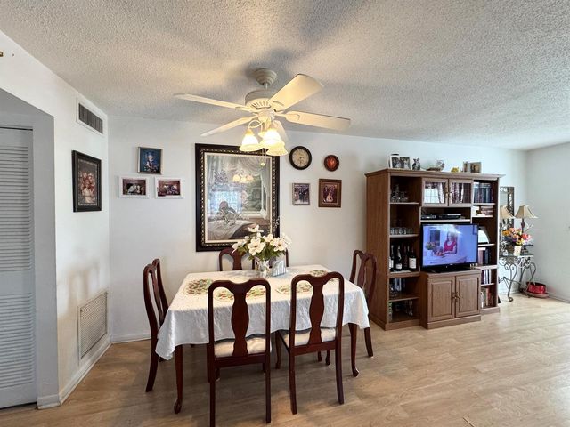 148 Bedford F, West Palm Beach, FL 33417