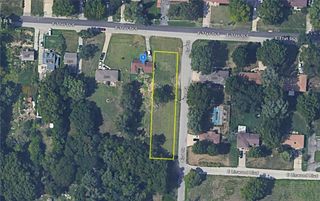 9021 E 31st Street, Independence, MO 64052