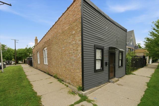 1300 N Monticello Avenue, Chicago, IL 60651