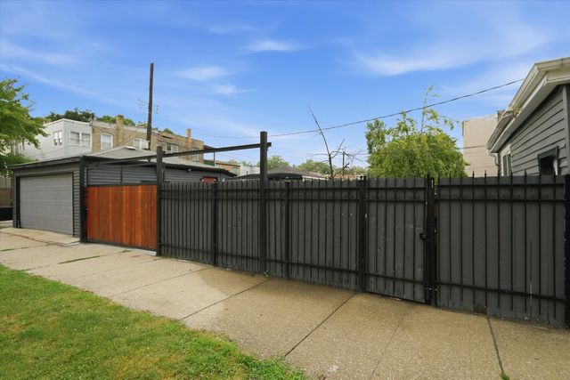 1300 N Monticello Avenue, Chicago, IL 60651