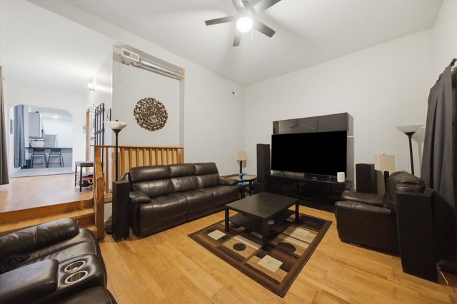 1300 N Monticello Avenue, Chicago, IL 60651