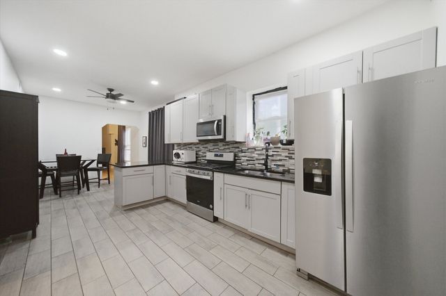 1300 N Monticello Avenue, Chicago, IL 60651
