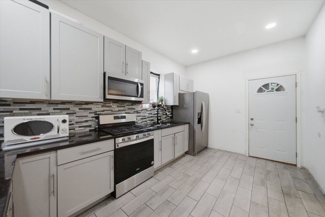 1300 N Monticello Avenue, Chicago, IL 60651
