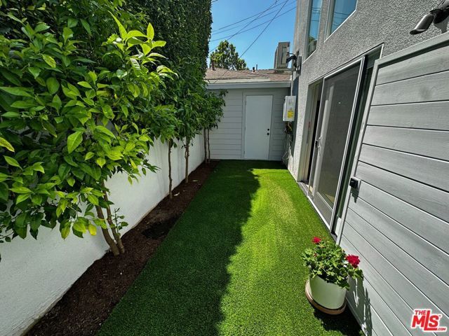 12206 Falkirk Lane, Brentwood, CA 90049