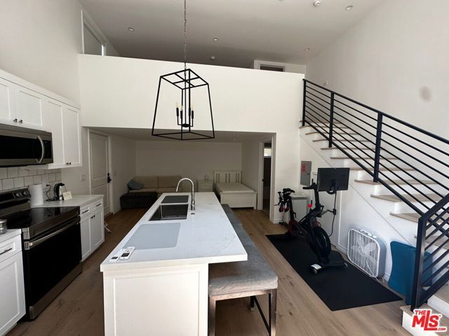 12206 Falkirk Lane, Brentwood, CA 90049