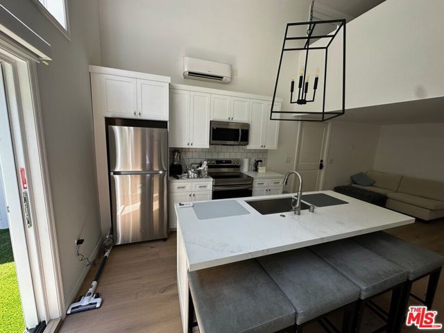 12206 Falkirk Lane, Brentwood, CA 90049