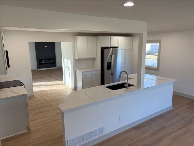 3824 Marianna Trail, Des Moines, IA 50310