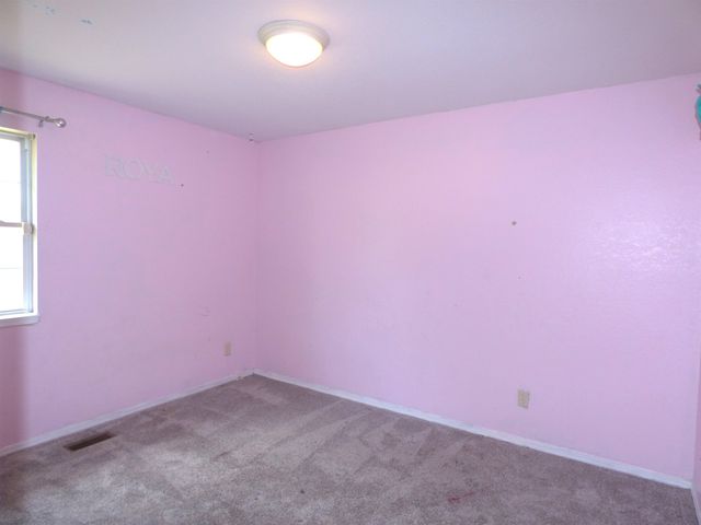 1937 S Chateau St, Wichita, KS 67207