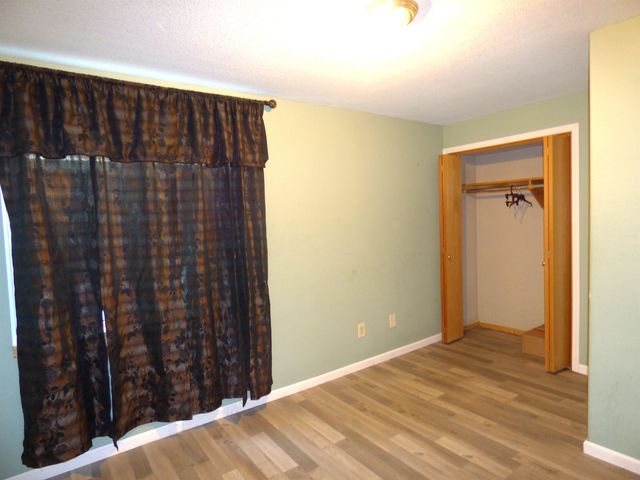 1937 S Chateau St, Wichita, KS 67207