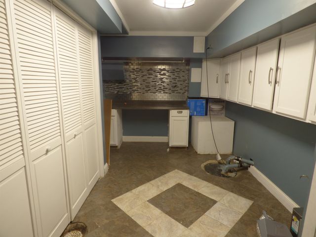 1937 S Chateau St, Wichita, KS 67207