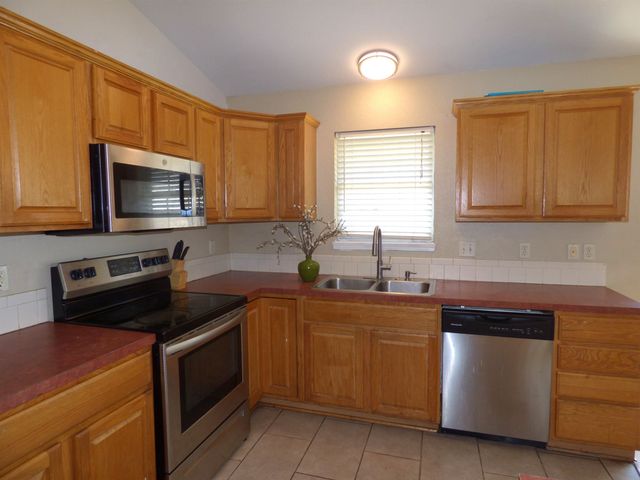 1937 S Chateau St, Wichita, KS 67207