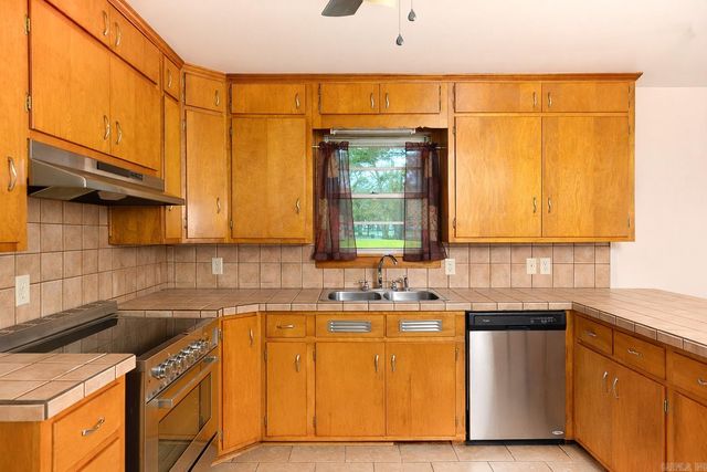 7704 Dollarway Road, White Hall, AR 71602