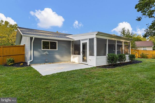 818 BRADFORD LN, Newark, DE 19711
