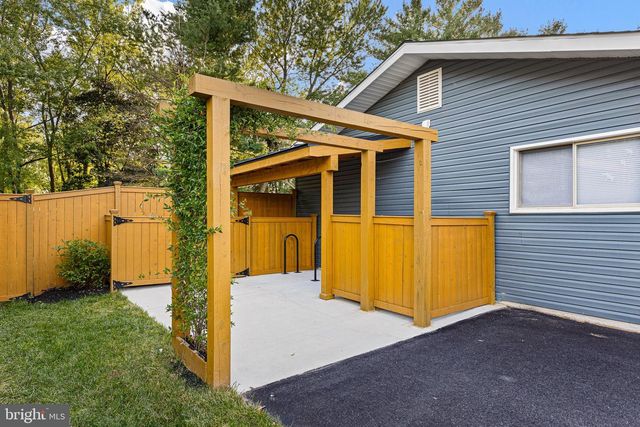 818 BRADFORD LN, Newark, DE 19711