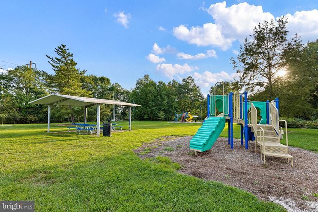 818 BRADFORD LN, Newark, DE 19711