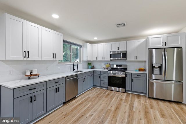 818 BRADFORD LN, Newark, DE 19711