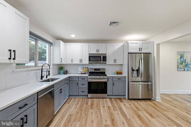 818 BRADFORD LN, Newark, DE 19711