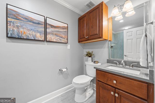 1001B Marina Cove Lane, Greensboro, GA 30642