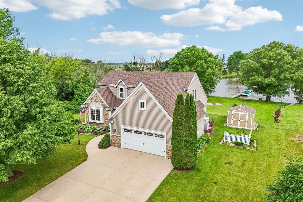 1085 Hillebrand Drive, Jefferson, WI 53549