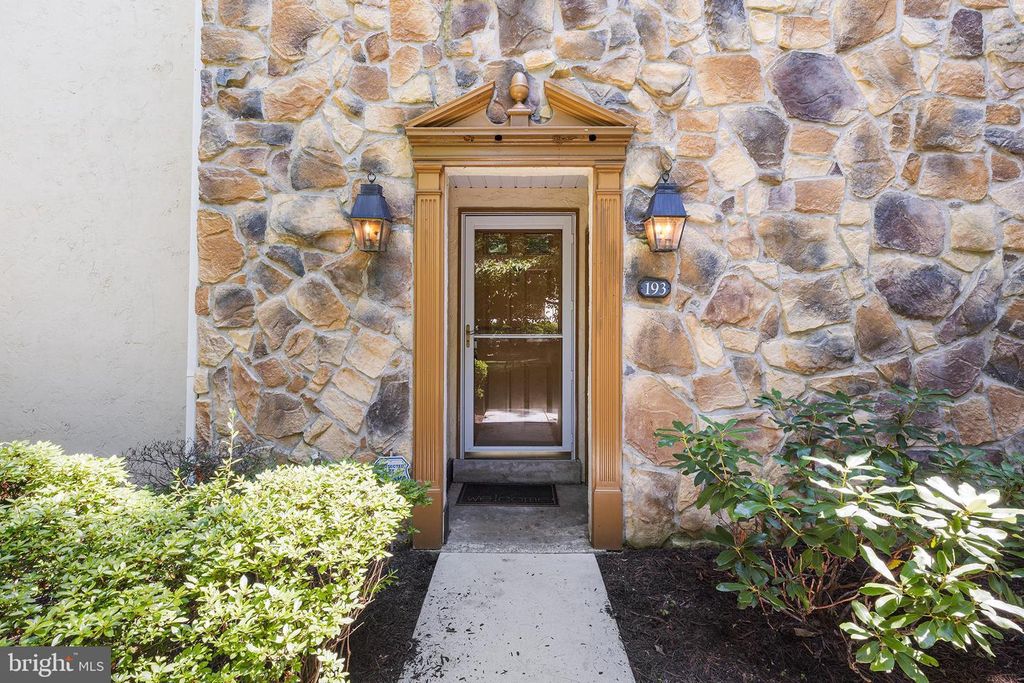 193 VALLEY STREAM LN #193, Chesterbrook, PA 19087