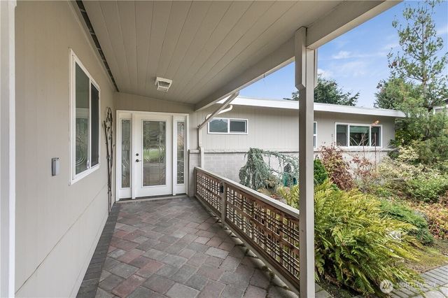 1807 121st Avenue SE, Bellevue, WA 98005