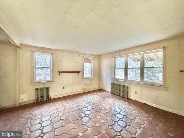 830 N TUCKAHOE RD, Williamstown, NJ 08094