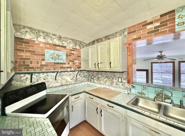 830 N TUCKAHOE RD, Williamstown, NJ 08094