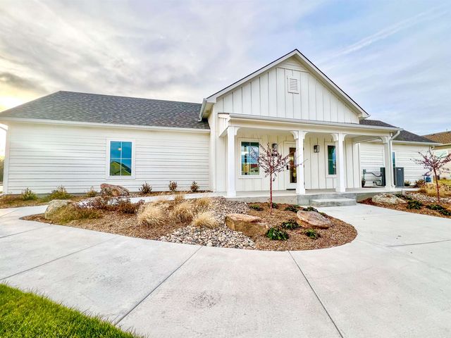 419 E Park Pl, Andover, KS 67002
