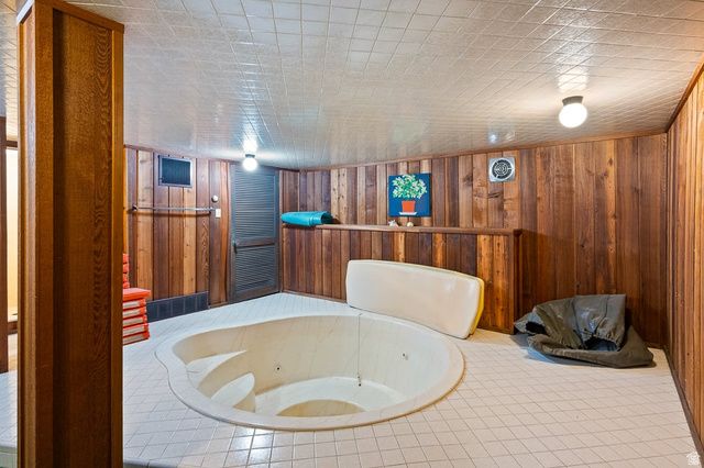 3545 E AVONDALE DR, Cottonwood Heights, UT 84121
