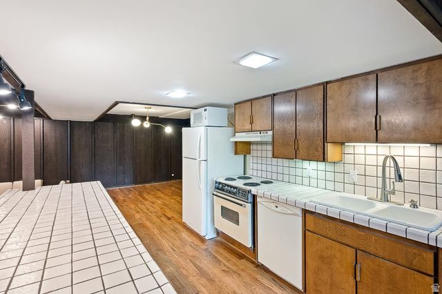 3545 E AVONDALE DR, Cottonwood Heights, UT 84121