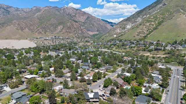 3545 E AVONDALE DR, Cottonwood Heights, UT 84121