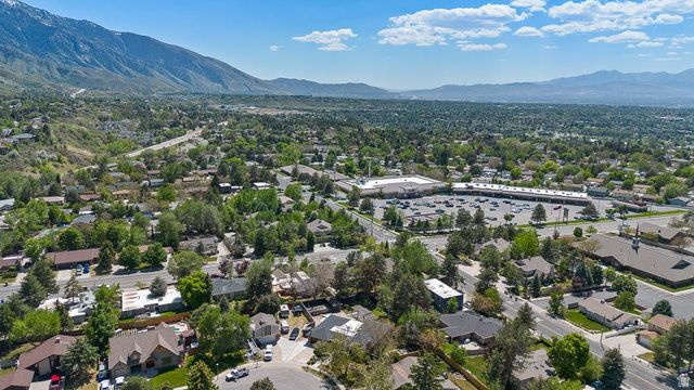 3545 E AVONDALE DR, Cottonwood Heights, UT 84121