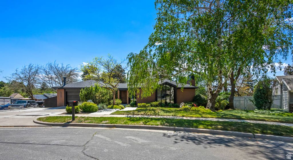 3545 E AVONDALE DR, Cottonwood Heights, UT 84121
