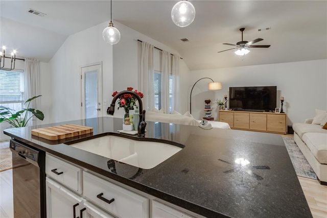 216 Evermore Lane, Yukon, OK 73099