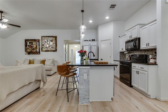 216 Evermore Lane, Yukon, OK 73099