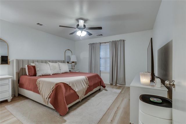 216 Evermore Lane, Yukon, OK 73099