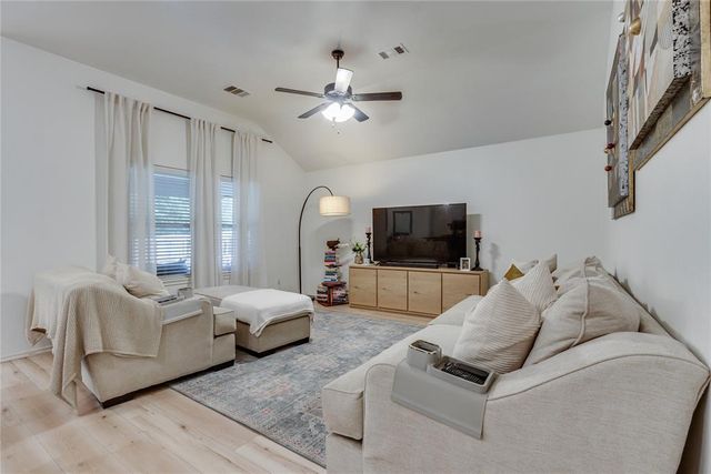 216 Evermore Lane, Yukon, OK 73099