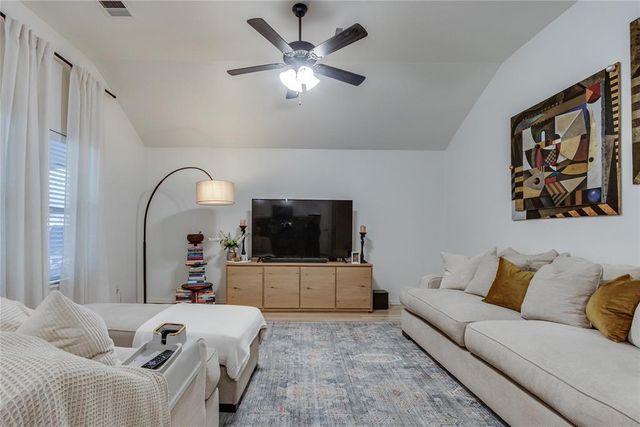 216 Evermore Lane, Yukon, OK 73099