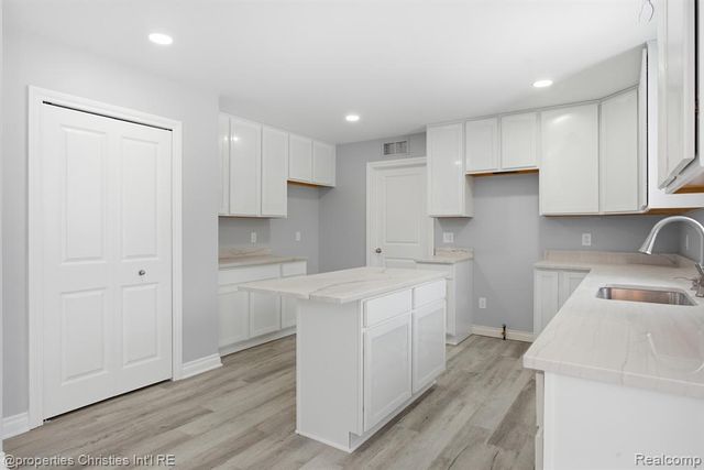 3120 Roma Court, Wixom, MI 48393