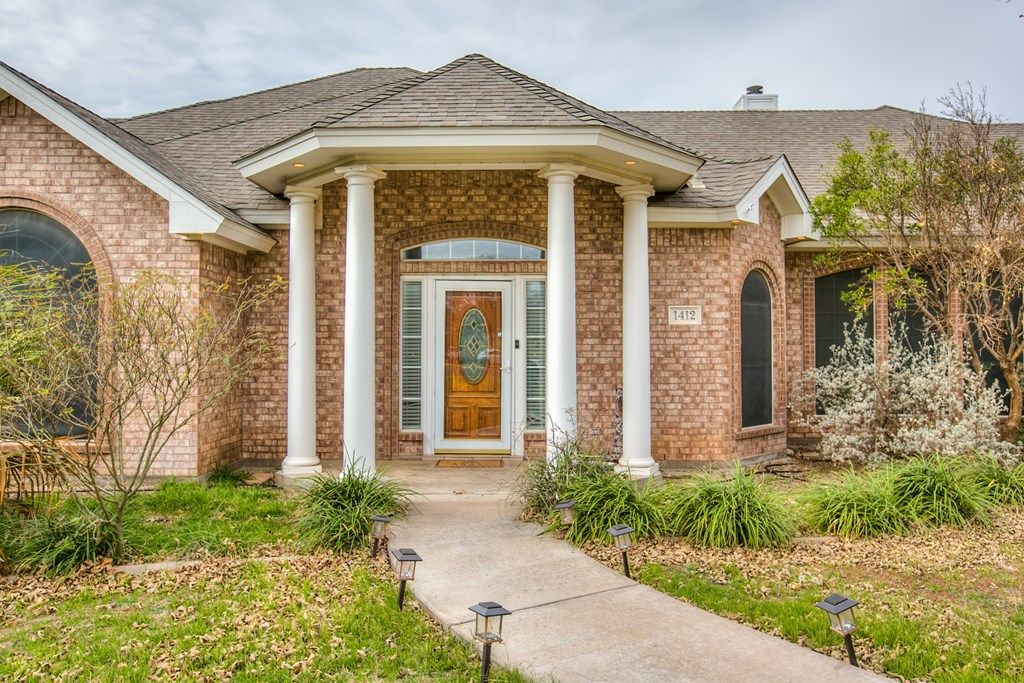 Image 3 of property listing at 1412 Doral Ct, San Angelo, TX 76904